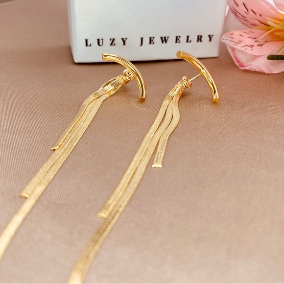 Minimalist 18K Yellow Gold Dangle Flat Tassel Jacket Earrings - Picture 12 of 15